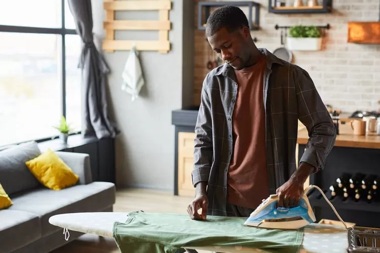 8 merk setrika terbaik yang awet, bagus, dan anti lengket! Baju rapi setiap hari dengan pilihan setrika unggulan. (tokopedia / HukamaNews.com)