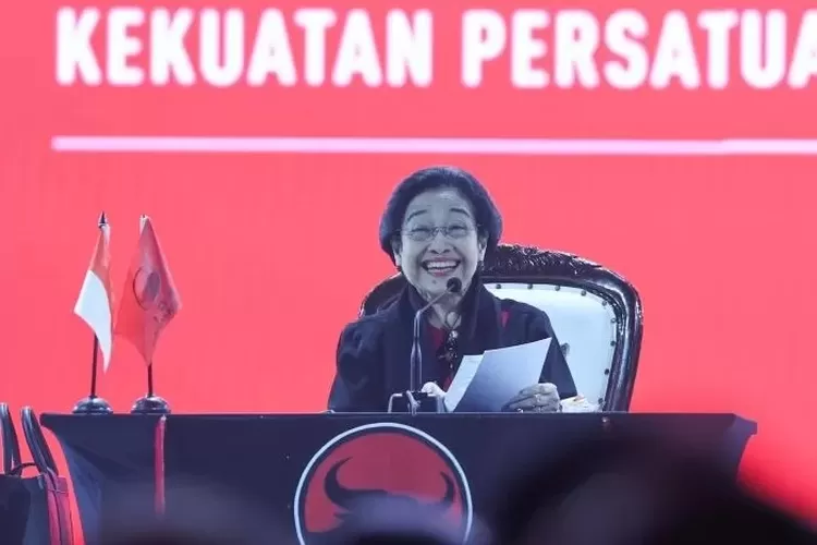 Megawati beri pengarahan tertutup di hari kedua Rakernas PDIP 2024, fokus pada sikap politik, program kerakyatan, dan Pilkada serentak. (PDIP / HukamaNews.com)
