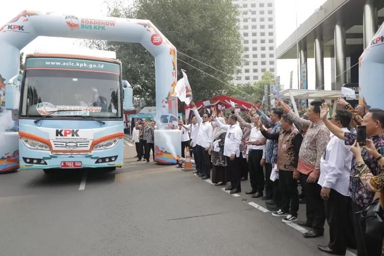 Tolak serangan fajar dengan bus antikorupsi KPK! (KPK)