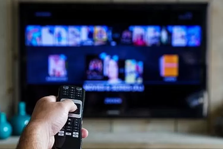 Ilustrasi Smart TV Android. Tak perlu membeli tv baru, ternyata ada cara mudah mengubah tv biasa menjadi smart TV android