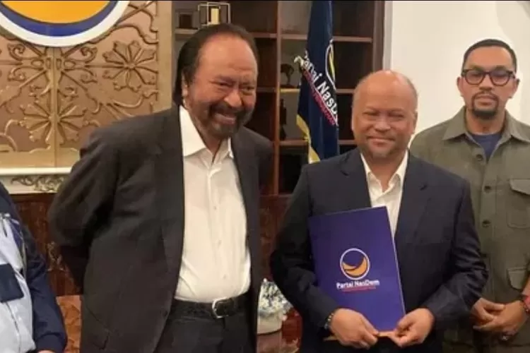 Ilham Habibie (tengah), siap mengguncang pilkada Jabar 2024, diusung partai Nasdem.