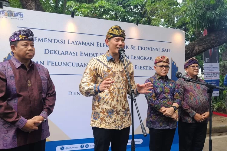 AHY umumkan nilai tambah PTSL capai Rp250 triliun dalam 100 hari, dorong ekonomi masyarakat dengan sertifikat tanah.