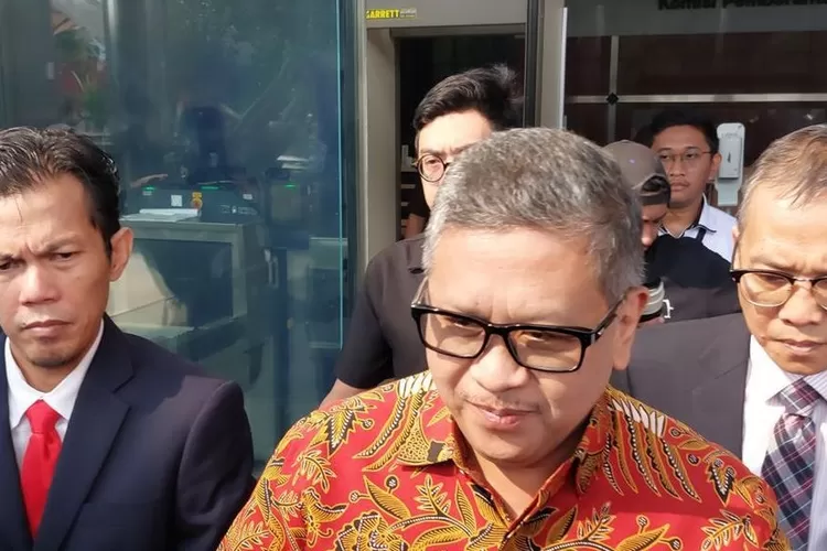 Hasto Kristiyanto diperiksa KPK terkait kasus suap Harun Masiku, berbagi pengalaman dinginnya ruang interogasi. (tangkapan layar youtube / HukamaNews.com)