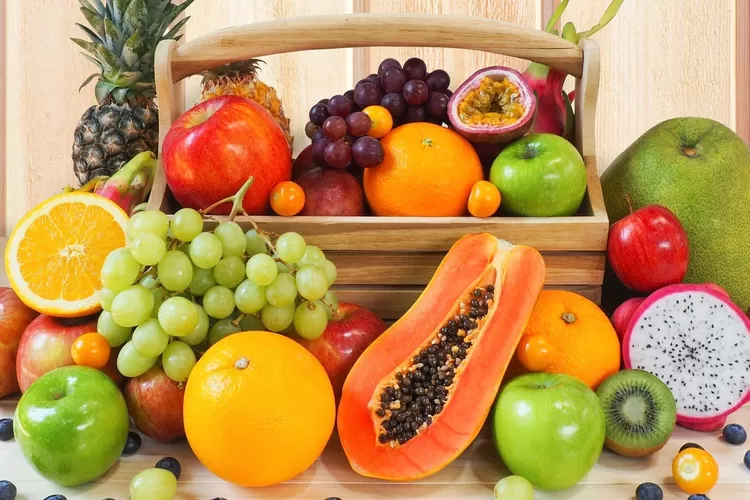 Tujuh jenis buah berikut ini ampuh untuk menurunkan kolesterol dan darah tinggi usai konsumsi banyak daging kurban. 