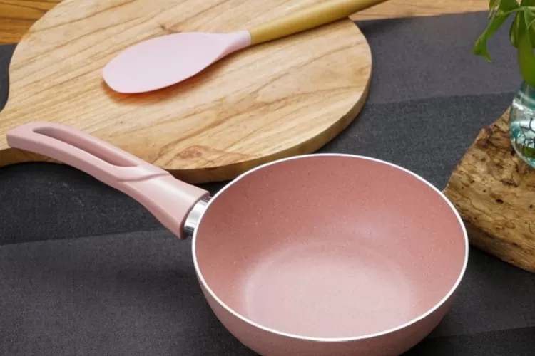 5 Rekomendasi Pan Dari PERO Terbaik untuk Perlengkapan Dapur Anda (Shopee / HukamaNews.com)