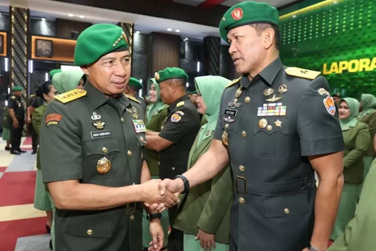 TNI AD siap kirim pasukan untuk misi perdamaian di Gaza dengan dukungan medis, infrastruktur, dan alutsista. Indonesia komitmen untuk perdamaian dunia. (TNI AD / HukamaNews.com)