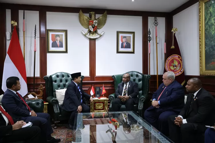 Kunjungan Perdana Menteri Papua Nugini, James Marape, ke Kemenhan disambut hangat oleh Prabowo Subianto, kemenhan RI sekaligus presiden terpilih 2024.