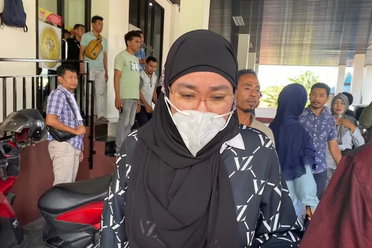 Kasus korupsi Abdul Ghani: Eliya Bachmid akui sediakan PSK, ungkap peran dalam suap proyek. Fakta sidang heboh publik. (Tangkapan Layar / HukamaNews.com)