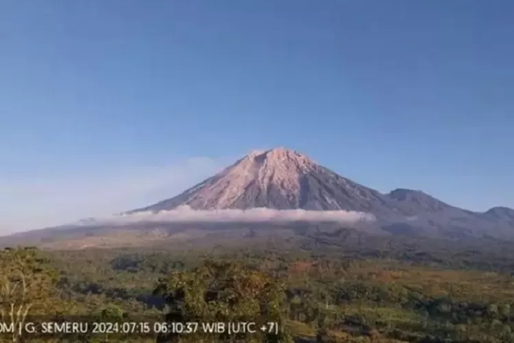 Gunung Semeru Tiga Kali Erupsi Jumat Hari Ini, Tinggi Letusan hingga 800 Meter (BMKG / HukamaNews.com)