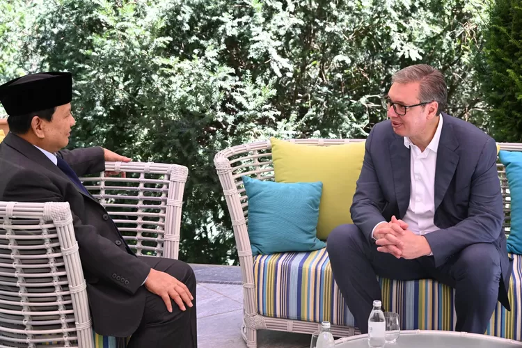 Prabowo Subianto bertemu Presiden Serbia Aleksandar Vucic untuk perkuat kerja sama bilateral dan dukungan internasional. (TKN / HukamaNews.com)