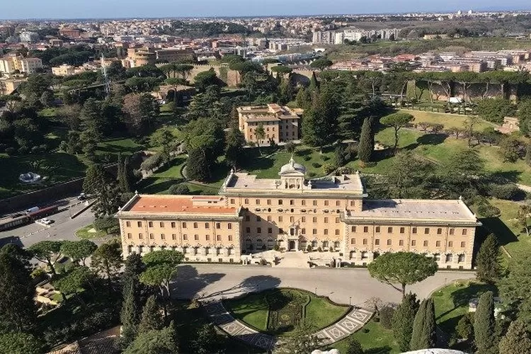 Kota Vatican yang asri. Baru-baru ini Negara Kota Vatican meluncurkan Program Mobilitas Berkelanjutan "Konversi Ekologis 2030"