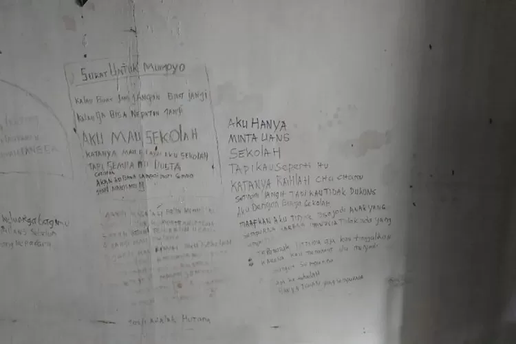 Penemuan kerangka di Cimahi: Polisi dalami pesan kecewa di tembok rumah korban. Penyebab kematian masih diselidiki. (Dok. Pribadi / HukamaNews.com)