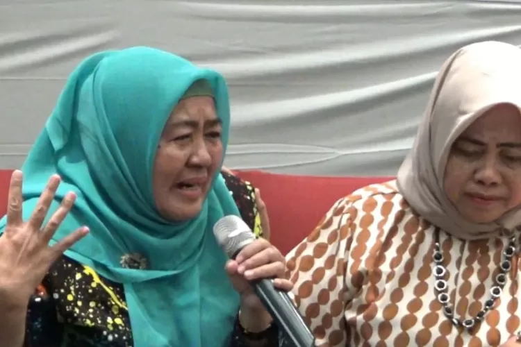 Kasus bullying di PPDS Undip: Ibu dr. Aulia ungkapkan iuran Rp225 juta. Investigasi berjalan, keadilan diharapkan. (Tangkapan layar / HukamaNews.com)