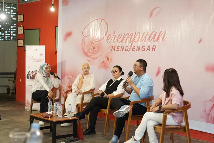 Agustina WP bahas kesehatan mental Gen Z di 'Perempuan Mendengar'. Temukan solusi stres dan kebahagiaan di Semarang! (Promedia / HukamaNews.com)