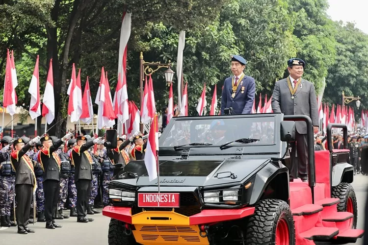 Jokowi dan Prabowo kompak di Mako Brimob, jadi sinyal politik baru? Temukan momen seru dan makna di balik kebersamaan mereka! (Rilis / HukamaNews.com)