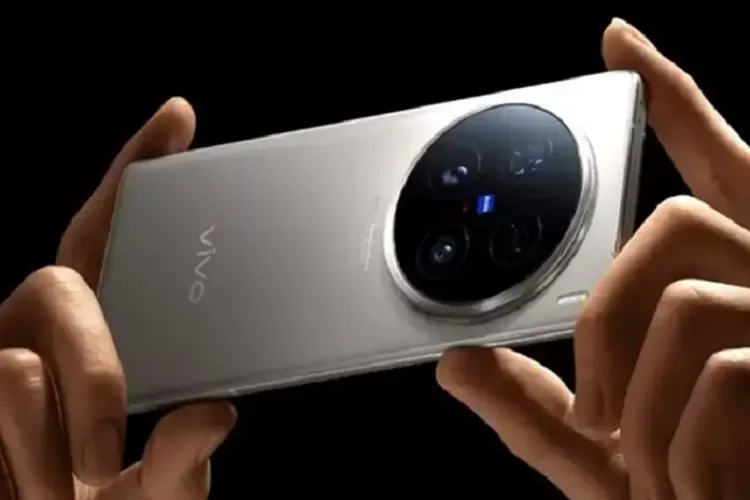 Vivo X200 hadir dengan RAM tercepat dan kamera memukau! Siap-siap terpesona dengan performa smartphone canggih ini! (Vivo / HukamaNews.com)