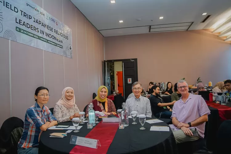 Friday, October 25, 2024, GreenFaith Indonesia, in partnership with GreenFaith Japan and WALHI West Java, hosted a dialogue on just energy transition. 