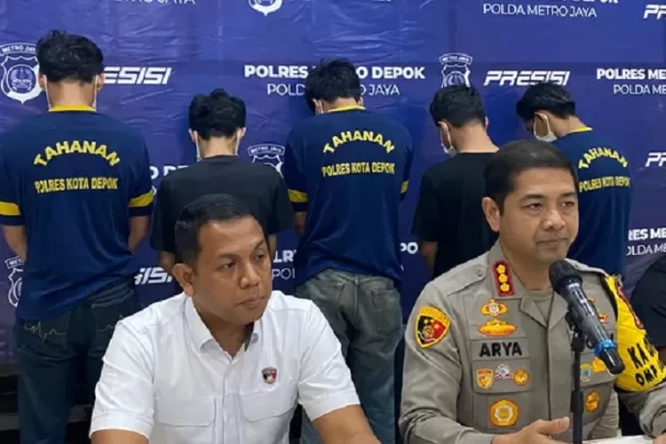 Polisi tangkap bandar judi online di Depok, pakai software dari Thailand! Omzet judi online tembus miliaran, simak selengkapnya! (PoldaMetroDepok / HukamaNews.com)