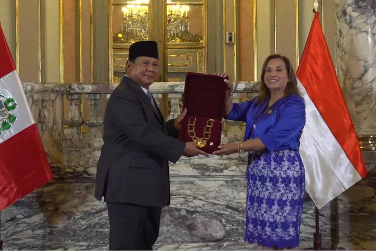 Prabowo Subianto menerima penghargaan bergengsi dari Peru atas kontribusi diplomatiknya, mempererat hubungan Indonesia dan Peru. (Promedia / HukamaNews.com)