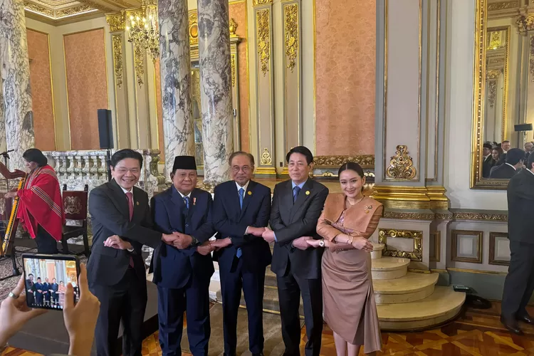 Presiden Vietnam kejar Prabowo untuk foto bersama di Peru, memperlihatkan momen hangat dalam pertemuan bilateral kedua negara. (Dok Promedia / HukamaNews.com)