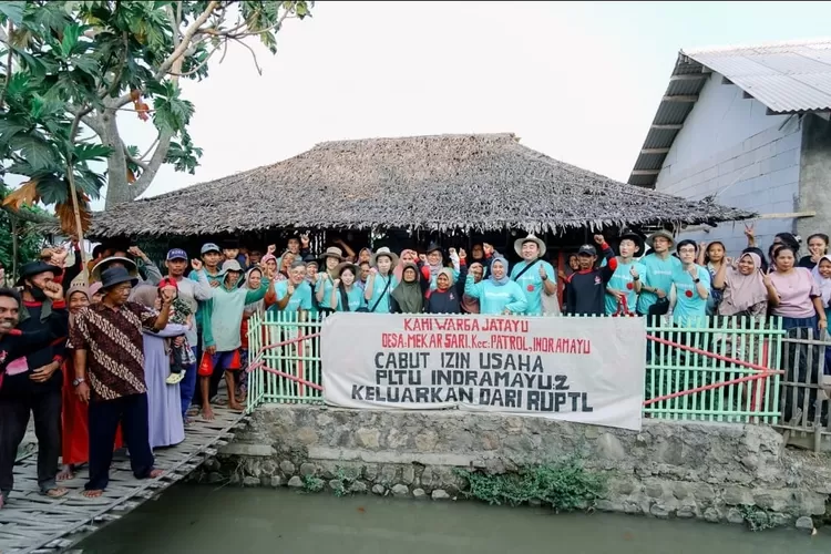 Jatayu residents welcoming the visit of GreenFaith Japan and GreenFaith Indonesia at a simple pavilion located less than 1 km from the PLTU Indramayu I, on Thursday, October 24, 2024.