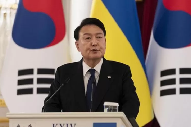 Presiden Korea Selatan umumkan darurat militer lalu batalkan, apa alasan di balik keputusan mengejutkan ini? (Tangkapan Layar Youtube / HukamaNews.com)