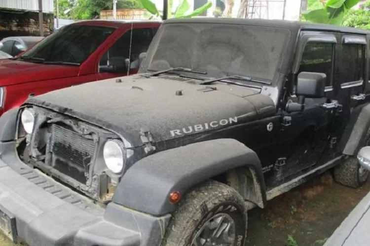 KPK lelang mobil mewah bekas koruptor, mulai harga Rp60 juta. Ikuti lelang pada 10 Desember 2024, jangan lewatkan kesempatan langka ini! (Lelang.go.id / HukamaNews.com)