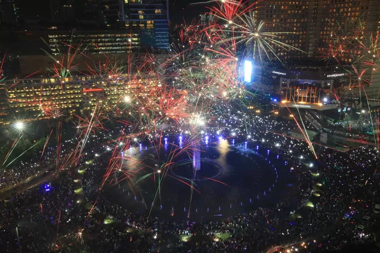 Malam Tahun Baru 2025, Jakarta tutup 30 ruas jalan. Nikmati car free night di Sudirman, Thamrin, hingga Kota Tua. Layanan MRT gratis! (Net / HukamaNews.com)