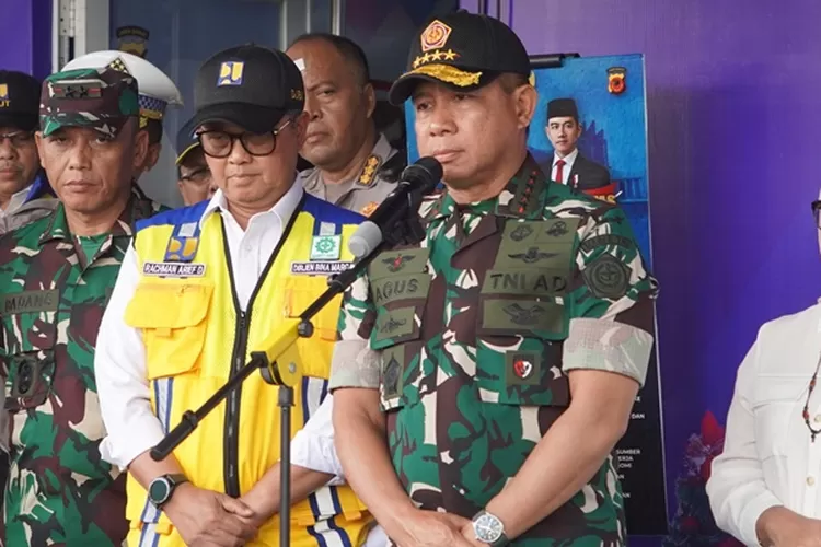 Libur Nataru 2024, Panglima TNI pantau langsung Tol Jakarta-Cikampek, jamin keamanan dengan langkah strategis TNI dan Polri. (Ist / HukamaNews.com)