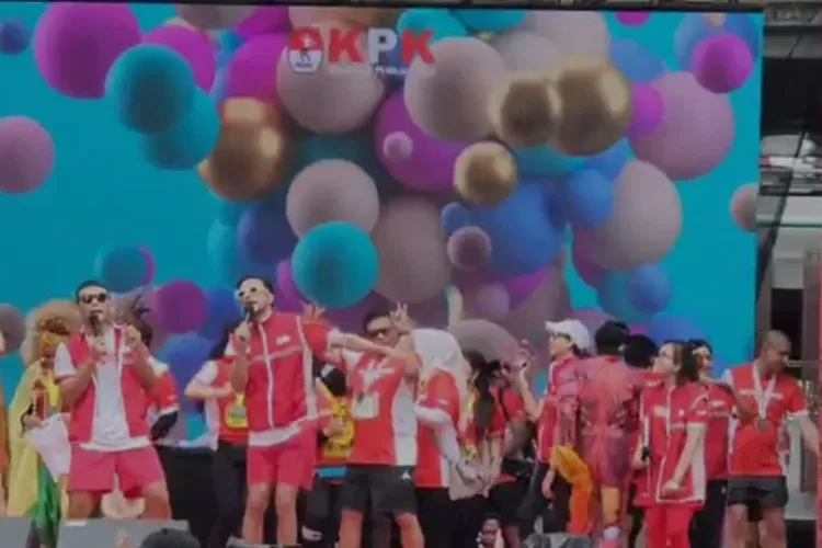 Aksi Hasto bersama grup koplo di HUT PDIP ke-52 menuai kontroversi (Net / HukamaNews.com)