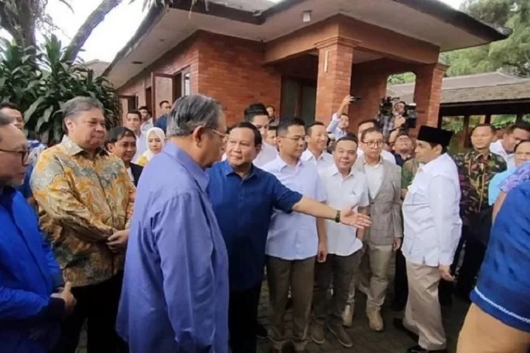 Prabowo undang Jokowi dan SBY ke Hambalang, tapi PDIP tak masuk daftar.  (Net / HukamaNews.com)