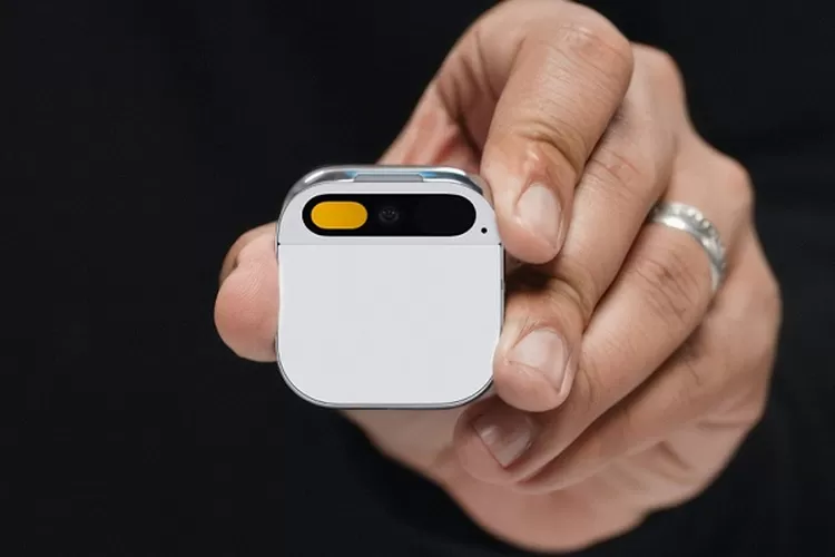 Humane AI Pin akan mati total pada 28 Februari. Apa penyebabnya? Simak fakta di balik penghentian layanan ini. (HukamaNews.com / Startup teknologi Humane)