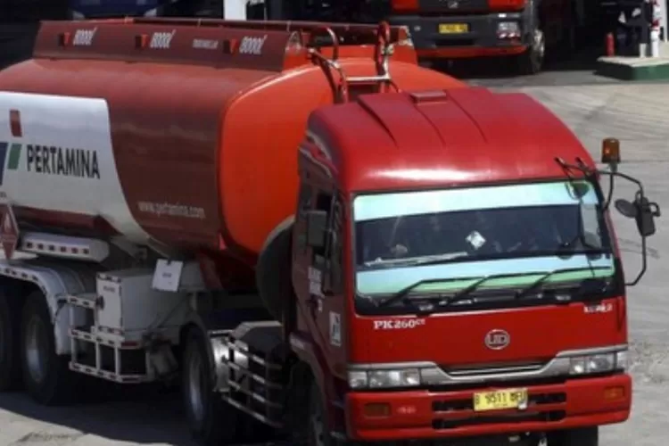 Penggeledahan Kejagung di TBBM Banten, Pertamina tegaskan operasional tetap normal dan siap kooperatif dalam proses hukum. (HukamaNews.com)