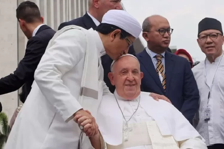 Paus Fransiskus wafat dunia berduka Menteri Agama Nasaruddin Umar kenang persahabatan dan misi kemanusiaan bersama. (HukamaNews.com / Net)