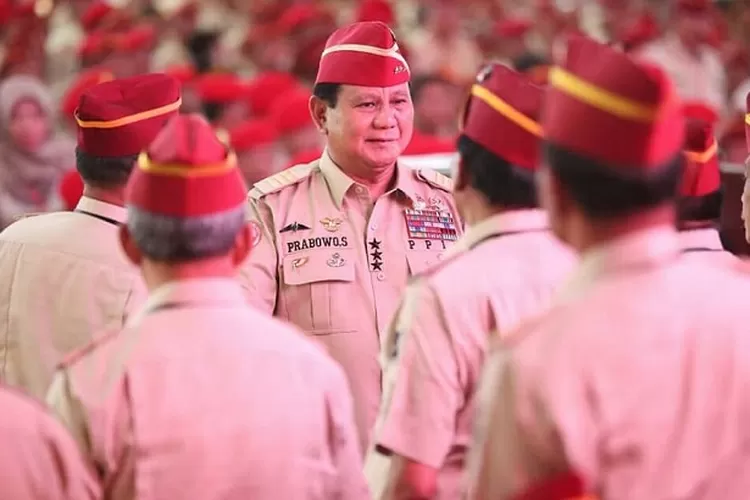 Prabowo Subianto di antara para purnawirawan TNI. Baru-baru ini sejumlah purnawirawan yang tergabung dalam Forum Purnawirawan Prajurit TNI menyampaikan tuntutan terbuka kepada Presiden Prabowo  untuk melengserkan GIbran dari kursi wakil presiden RI.