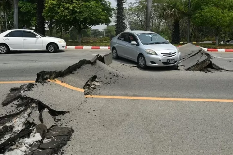 Viral prediksi gempa di TikTok, astrolog Myanmar John Moe The ditangkap junta usai ramalannya bikin kepanikan massal satu negara (HukamaNews.com / Net)