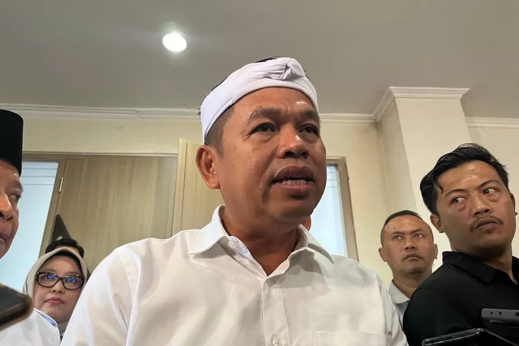 Wacana kontroversial Dedi Mulyadi soal vasektomi sebagai syarat bansos memicu perdebatan etis hingga respon dari pemerintah pusat. (UlasBandung.com / Net)