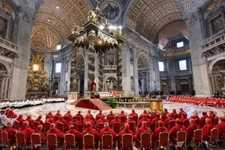 Kapel Sistina jadi saksi konklaf 2025, 133 kardinal dunia bersumpah pilih Paus baru dalam proses rahasia Vatikan. (HukamaNews.com / Net)