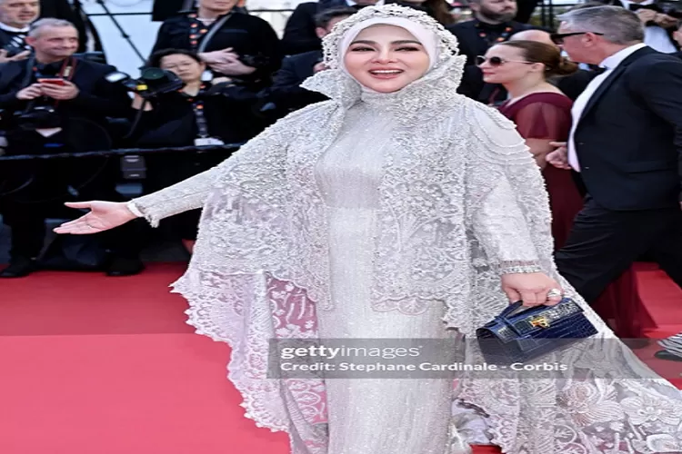 Syarini saat melenggang di red carpet Cannes Film (Ist)