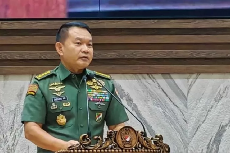 Dudung Abdurachman, purnawirawan jenderal TNI, kini penasihat presiden, simak karier dan kiprahnya yang penuh prestasi. (HukamaNews.com / TNI AD)
