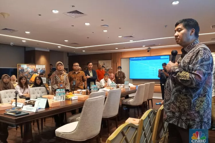 Menteri PKP Maruarar Sirait saat bertemu dengan sejumlah pembeli apartemen Meikarta, Kamis (22/5) (Elizabeth Widowati )