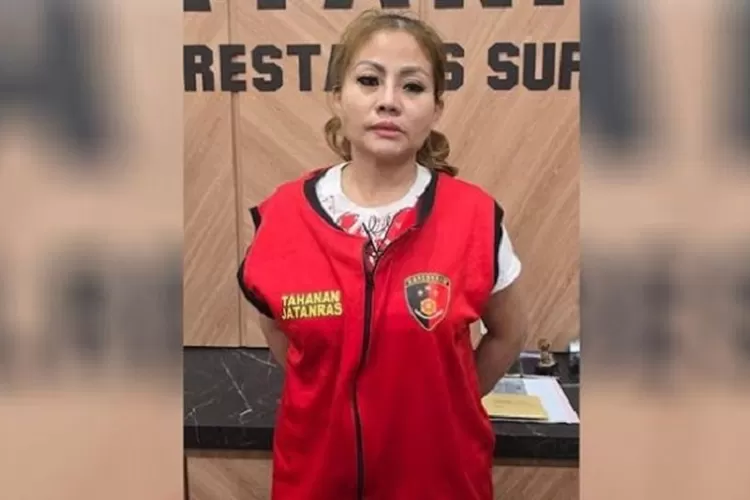 Jan Hwa simpan ijazah dan dokumen penting karyawan, termasuk sertifikat tanah. Simak fakta lengkap kasus yang heboh ini! (HukamaNews.com / Dok. Polrestabes Surabaya)