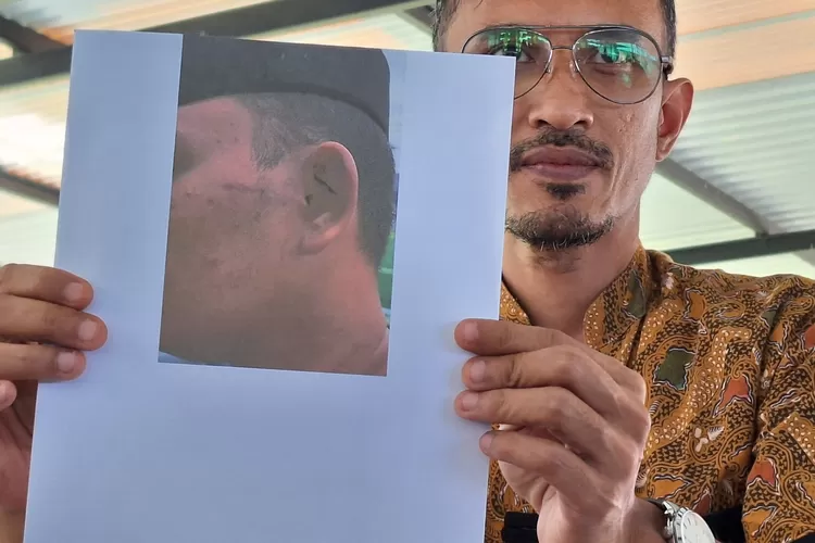 13 tersangka penganiayaan santri belum ditahan, keluarga korban desak keadilan di pesantren yang seharusnya jadi tempat aman. (HukamaNews.com / KOMPAS-MOHAMAD FINAL DAENG)