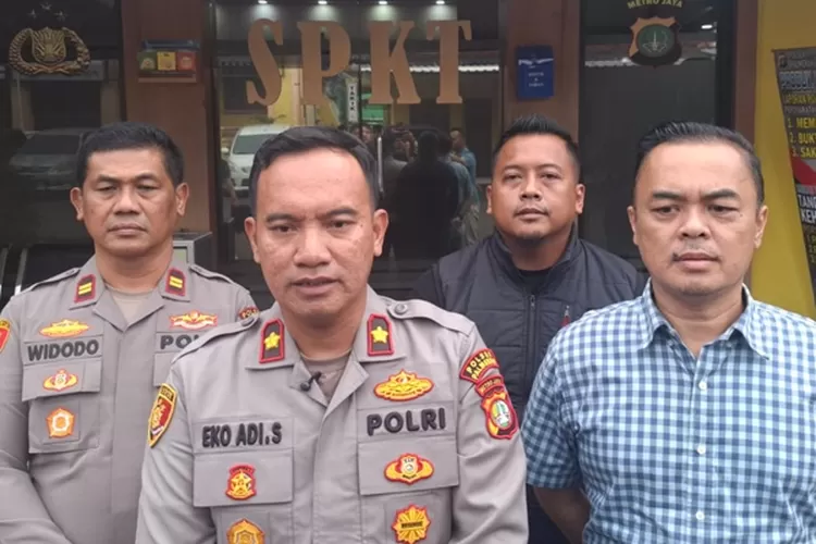 Polisi tangkap Wanita yang tipu korban dengan janji adopsi bayi murah, uang Rp5 juta dibawa kabur sebelum diamankan polisi. (HukamaNews.com / Net)