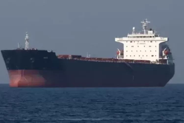 Ketegangan Iran dan AS memanas, Selat Hormuz terancam ditutup, China diminta turun tangan cegah krisis energi global. (HukamaNews.com / Net)