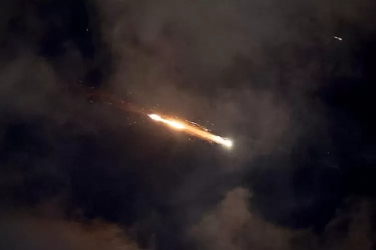 Operasi Bashayer Al-Fath dimulai, Iran hancurkan pangkalan AS di Qatar usai diserang fasilitas nuklirnya. (HukamaNews.com / X.com)