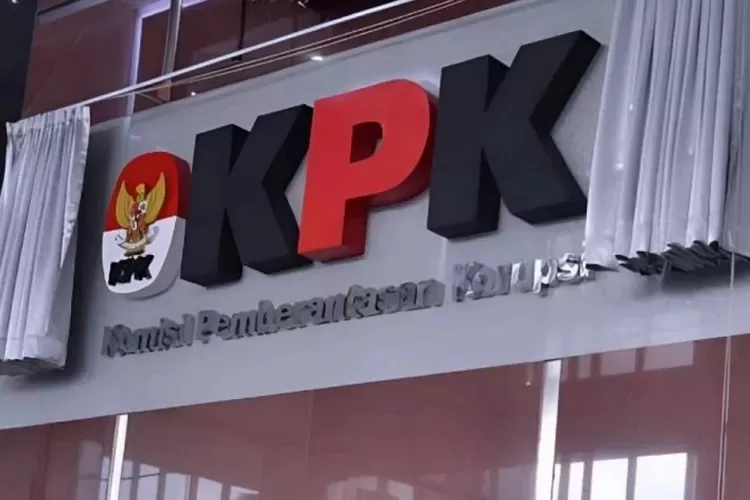 KPK umumkan dua mantan anggota DPR tersangka korupsi dana CSR BI dan OJK. (HukamaNews.com / Net)