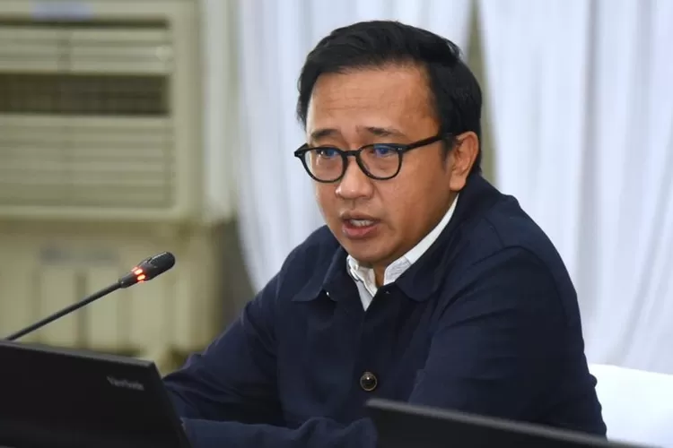 DPR desak BPH Migas dan Kementerian ESDM usut mafia solar yang rugikan negara triliunan dan buat rakyat kecil tak kebagian BBM. (HukamaNews.com / Net)