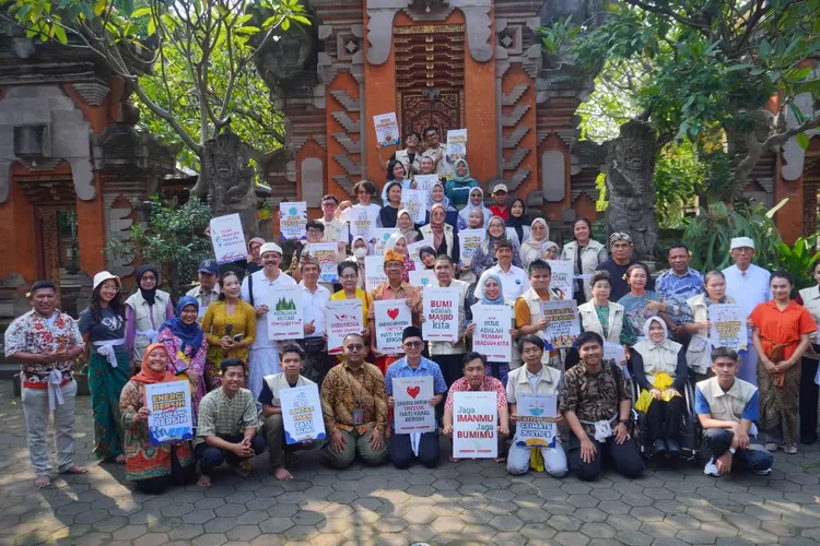 Pura Adhitya Jaya Rawamangun, menjadi salah satu lokasi kegiatan Walk for Peace and Climate Justice yang dilaksanakan oleh Eco Bhinneka Muhammadiyah, Himpunan Difabel Muhammadiyah (HIDIMU) Pusat, dan GreenFaith Indonesia pada Sabtu 5 Juli 2025.