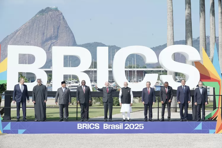 BRICS kini kuasai 40 persen PDB dunia. Indonesia ambil peran strategis, ini dampaknya bagi ekonomi nasional dan global. (HukamaNews.com / )